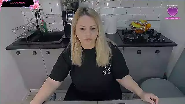 erikaerika online show from December 18, 2025, 8:52 am