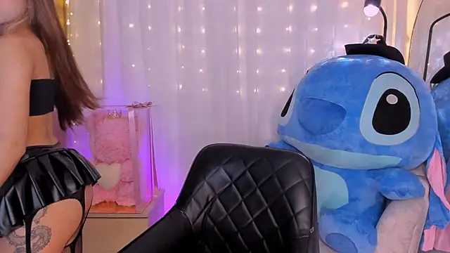 AmyDavis  online show from October 8, 2025, 11:38 pm