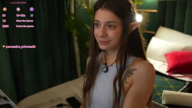 Eille Elfie online show from December 15, 2025, 5:35 am