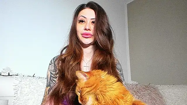 BrianaDiamondXXX online show from April 3, 2026, 10:43 am