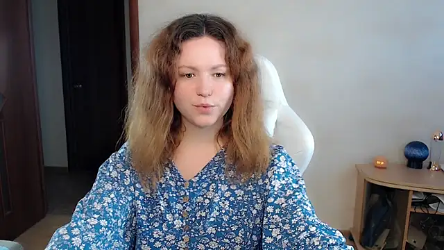 Snapshot of BettyGinger chatting on September 19, 2025, 1:59 pm BettyGinger online show from September 19, 2025, 1:59 pm