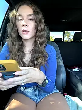 MaggyMayI online show from November 13, 2025, 4:44 pm