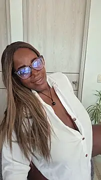 Adrilovechocolate online show from October 18, 2025, 4:09 pm