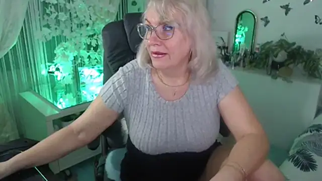 Snapshot of Ghertrude52 chatting on February 6, 2026, 4:52 am Ghertrude52 online show from February 6, 2026, 4:52 am