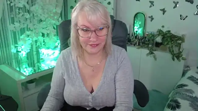 Snapshot of Ghertrude52 chatting on February 8, 2026, 5:16 am Ghertrude52 online show from February 8, 2026, 5:16 am