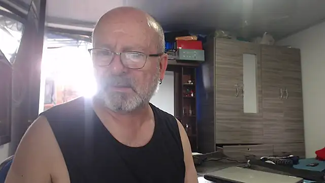 Snapshot of ferdinad20 chatting on July 15, 2026, 3:30 pm ferdinad20 online show from July 15, 2026, 3:30 pm