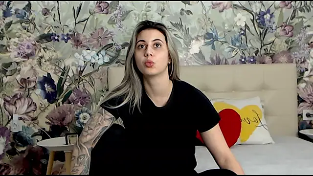 RoseDiamond06 online show from February 11, 2025, 3:40 pm
