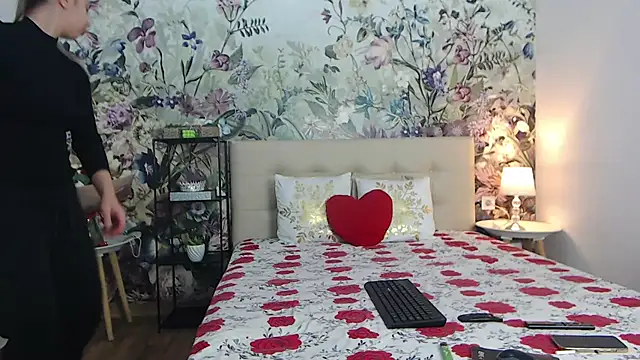 Snapshot of RoseDiamond06 chatting on February 18, 2026, 4:25 pm RoseDiamond06 online show from February 18, 2026, 4:25 pm