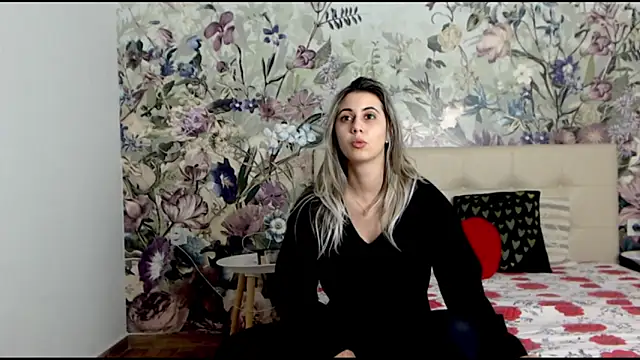 RoseDiamond06 online show from February 17, 2025, 7:55 pm
