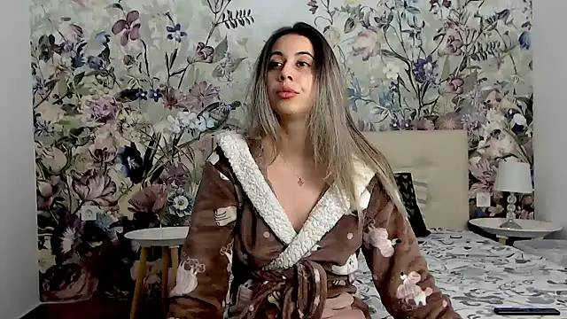 RoseDiamond06 online show from October 17, 2025, 3:54 am