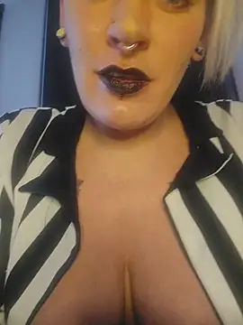 PinkTheHawk online show from October 10, 2025, 5:41 am