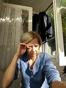 Snapshot of SexxyLety chatting on October 17, 2025, 11:34 am SexxyLety online show from October 17, 2025, 11:34 am