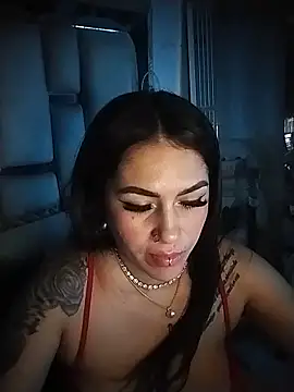 chelaqueen  online show from May 15, 2026, 11:58 pm
