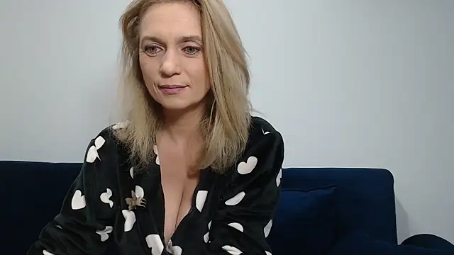 Snapshot of MysticCreature chatting on January 7, 2025, 5:22 am MysticCreature online show from January 7, 2025, 5:22 am