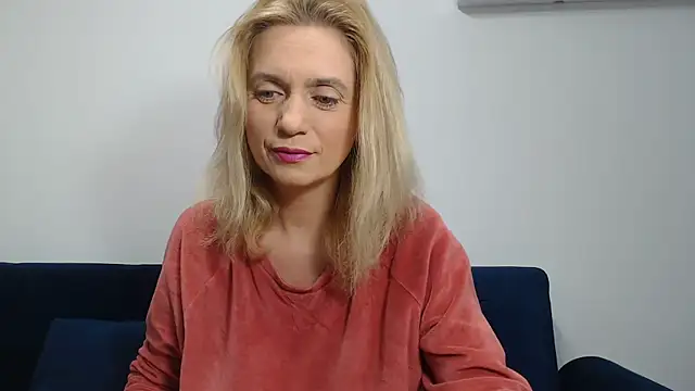 Snapshot of MysticCreature chatting on February 3, 2025, 4:14 am MysticCreature online show from February 3, 2025, 4:14 am