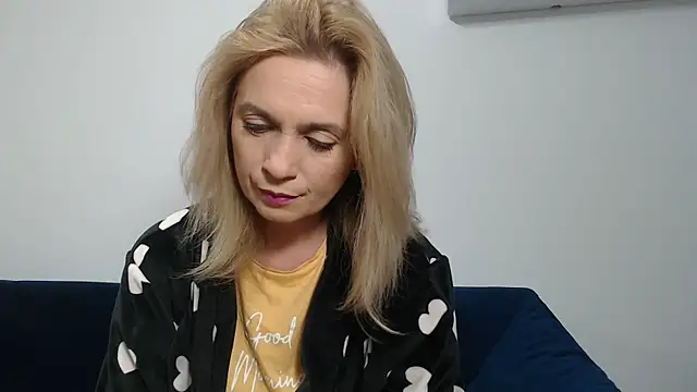 Snapshot of MysticCreature chatting on January 2, 2025, 5:14 am MysticCreature online show from January 2, 2025, 5:14 am