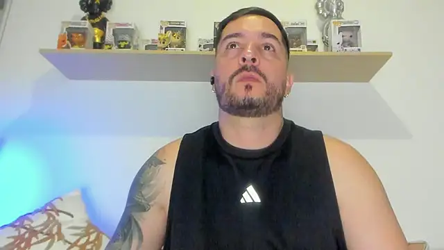 camilo restrepo21 online show from April 10, 2026, 4:19 am