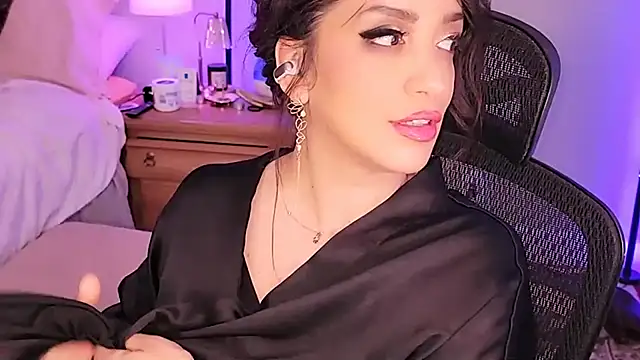 Snapshot of Wonderful_Woman chatting on March 11, 2025, 9:34 am Wonderful Woman online show from March 11, 2025, 9:34 am