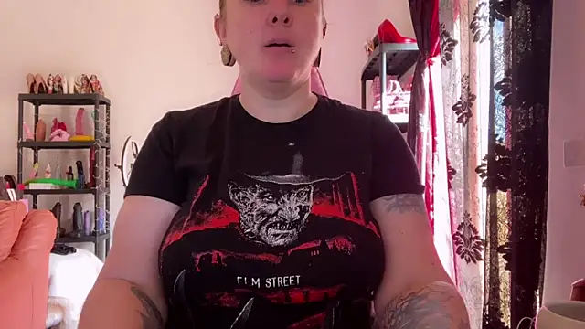 kisicaxx online show from March 13, 2026, 9:03 am