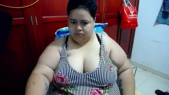 hotlesby4uxxx online show from May 25, 2026, 2:05 pm