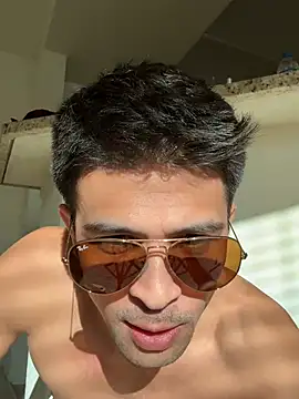 Snapshot of SebastianReiss chatting on February 3, 2026, 11:43 pm SebastianReiss online show from February 3, 2026, 11:43 pm