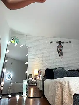 Snapshot of hollythomson chatting on January 14, 2026, 1:20 am hollythomson online show from January 14, 2026, 1:20 am