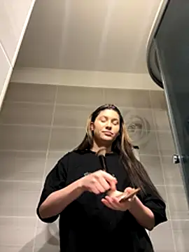 Snapshot of IrisBlues chatting on November 13, 2025, 5:28 pm IrisBlues online show from November 13, 2025, 5:28 pm