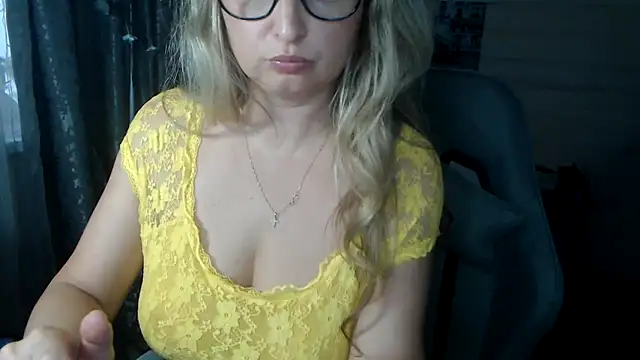 RubiLakros online show from October 22, 2025, 1:21 pm