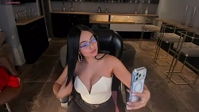AshleyJhonson online show from May 13, 2026, 10:06 pm