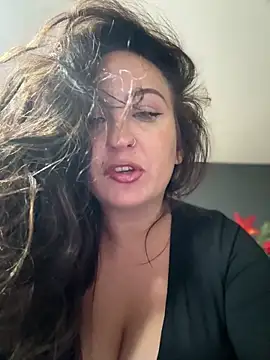 Snapshot of itsCassie chatting on December 18, 2025, 4:00 pm itsCassie online show from December 18, 2025, 4:00 pm