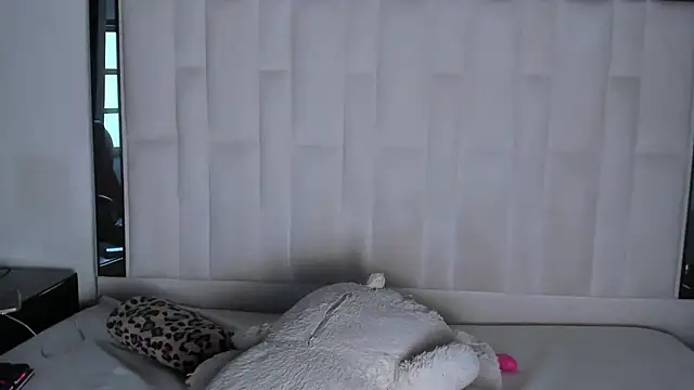 Snapshot of valentina_fi chatting on November 17, 2025, 1:15 pm valentina fi online show from November 17, 2025, 1:15 pm