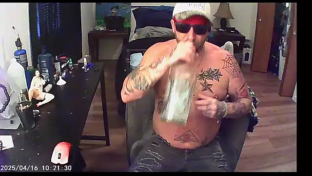 Livingpuddle online show from July 31, 2026, 9:34 pm