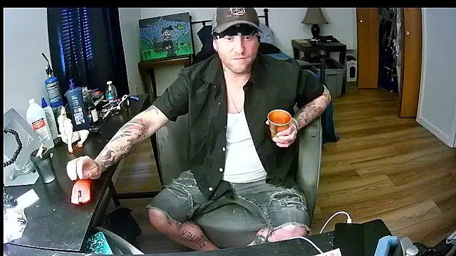 Livingpuddle online show from July 28, 2026, 2:46 pm
