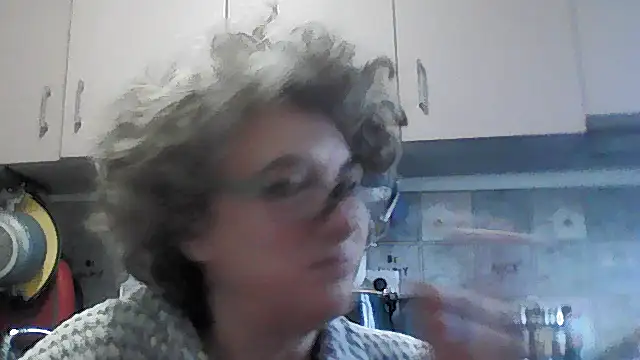 Sunnylarrah online show from September 24, 2025, 5:03 am
