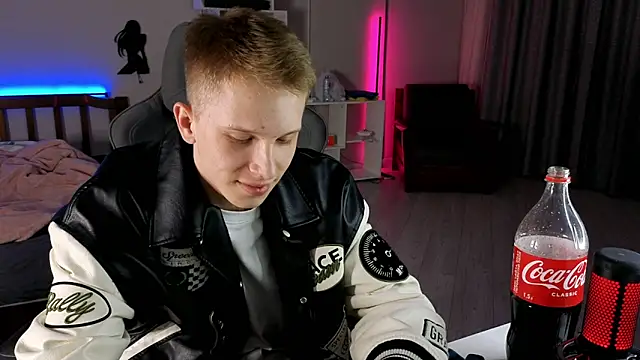 arlekincrop online show from September 22, 2025, 8:59 pm