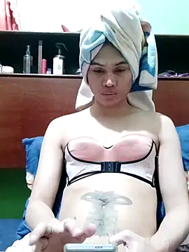 QueenSoreal online show from December 5, 2025, 1:10 pm