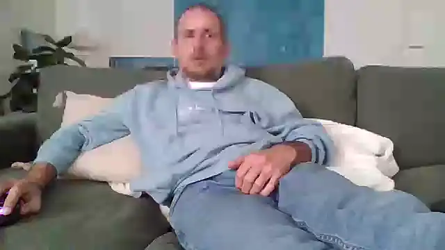 Snapshot of verylargecock chatting on September 15, 2025, 11:10 am verylargecock online show from September 15, 2025, 11:10 am