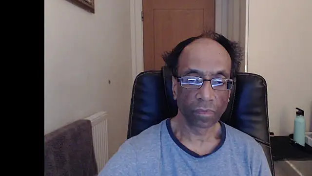 rauncher1 online show from April 4, 2026, 11:44 pm