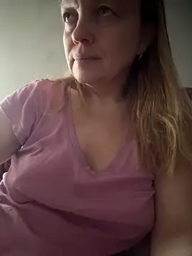 Snapshot of Susanel chatting on March 6, 2025, 9:03 am Susanel online show from March 6, 2025, 9:03 am