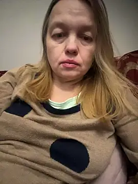 Snapshot of Susanel chatting on February 21, 2025, 7:43 pm Susanel online show from February 21, 2025, 7:43 pm