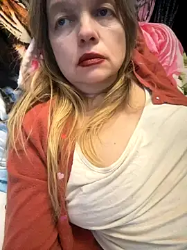 Susanel online show from December 16, 2025, 6:56 pm