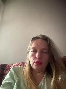 Snapshot of Susanel chatting on September 27, 2025, 11:27 am Susanel online show from September 27, 2025, 11:27 am