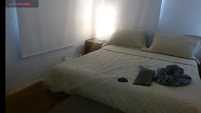 bella savati online show from October 23, 2025, 6:50 pm