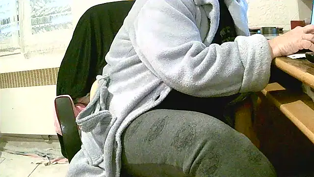 Snapshot of douceur63 chatting on December 4, 2025, 11:20 am douceur63 online show from December 4, 2025, 11:20 am