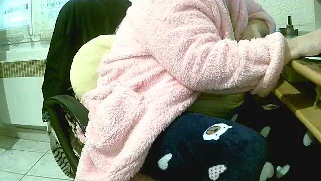 Snapshot of douceur63 chatting on February 25, 2026, 11:10 am douceur63 online show from February 25, 2026, 11:10 am