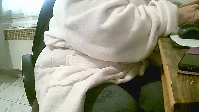 Snapshot of douceur63 chatting on February 7, 2026, 11:51 am douceur63 online show from February 7, 2026, 11:51 am