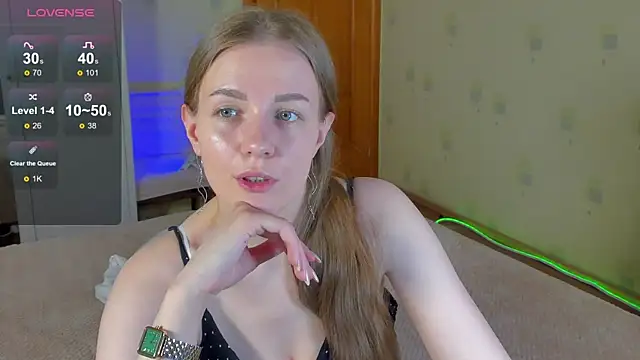 SweetMilkis online show from May 3, 2026, 9:14 am