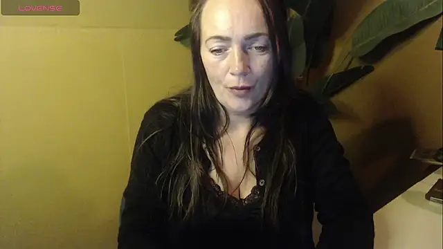 cloe85nl online show from December 4, 2025, 9:52 am