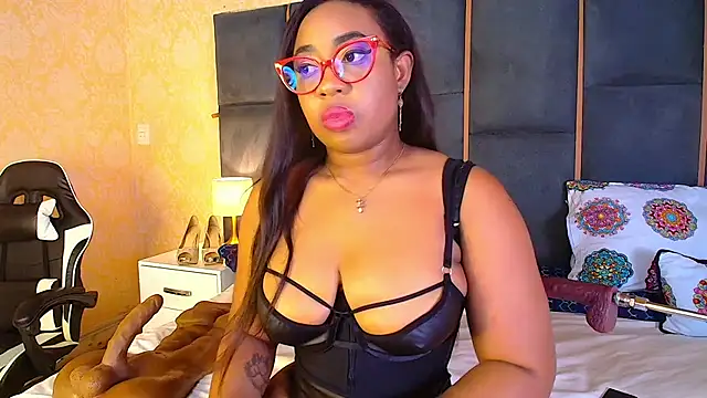 Snapshot of CaseyMoon chatting on November 5, 2025, 12:19 pm CaseyMoon online show from November 5, 2025, 12:19 pm