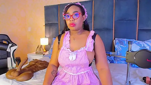 Snapshot of CaseyMoon chatting on October 17, 2025, 12:40 pm CaseyMoon online show from October 17, 2025, 12:40 pm